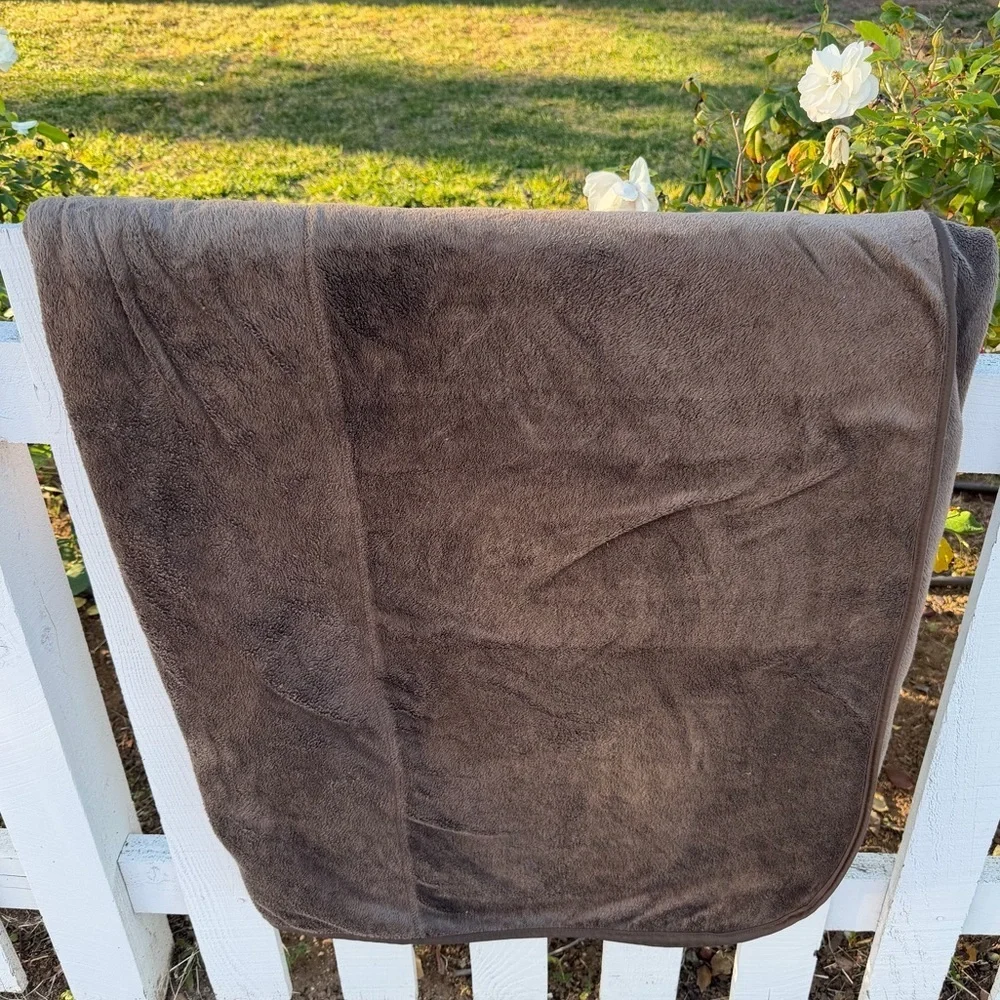 Restoration Hardware Brown Plush Fleece Blanket Single Ply Soft Cozy King GUC